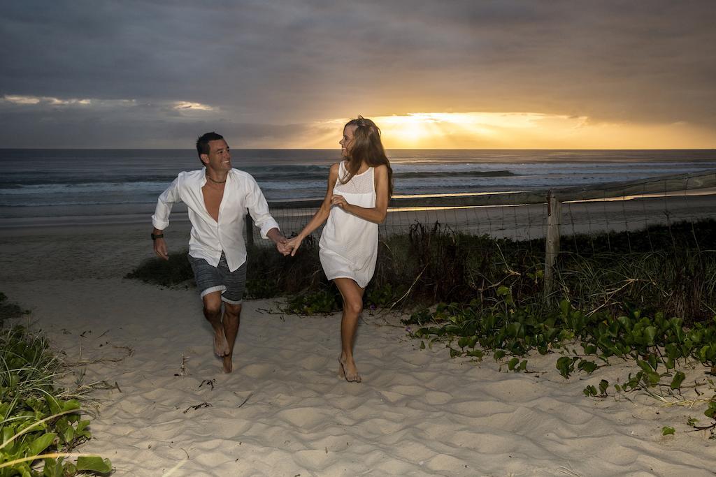 Golden Riviera Absolute Beachfront Resort Gold Coast Exteriér fotografie